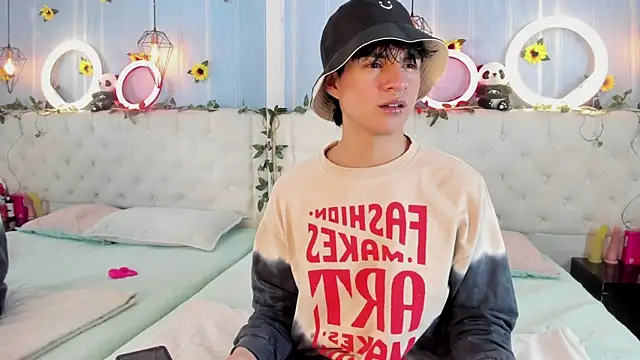 Snapshot of AleAurarashi chatting on 11-19-25, 02:55 AleAurarashi online show from 11-19-25, 02:55