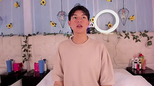 Snapshot of AleAurarashi chatting on 11-23-25, 02:55 AleAurarashi online show from 11-23-25, 02:55