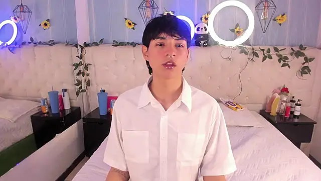 Snapshot of AleAurarashi chatting on 11-25-25, 03:17 AleAurarashi online show from 11-25-25, 03:17