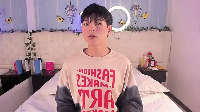 Snapshot of AleAurarashi chatting on 11-26-25, 05:52 AleAurarashi online show from 11-26-25, 05:52