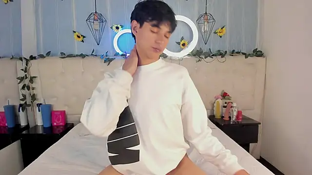 Snapshot of AleAurarashi chatting on 11-28-25, 02:25 AleAurarashi online show from 11-28-25, 02:25