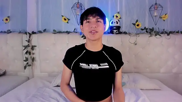 Snapshot of AleAurarashi chatting on 11-30-25, 01:31 AleAurarashi online show from 11-30-25, 01:31