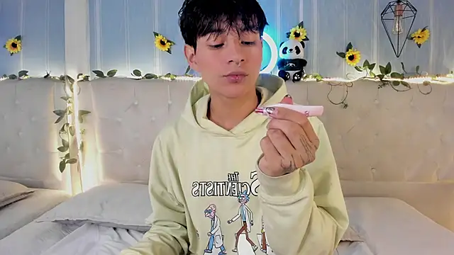 Snapshot of AleAurarashi chatting on 12-01-25, 04:50 AleAurarashi online show from 12-01-25, 04:50