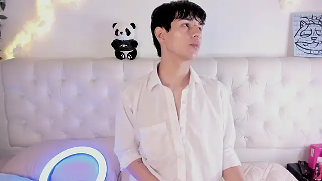 Snapshot of AleAurarashi chatting on 01-06-26, 04:27 AleAurarashi online show from 01-06-26, 04:27