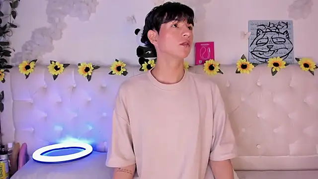 Snapshot of AleAurarashi chatting on 02-07-26, 03:10 AleAurarashi online show from 02-07-26, 03:10