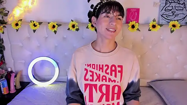 Snapshot of AleAurarashi chatting on 02-09-26, 03:32 AleAurarashi online show from 02-09-26, 03:32