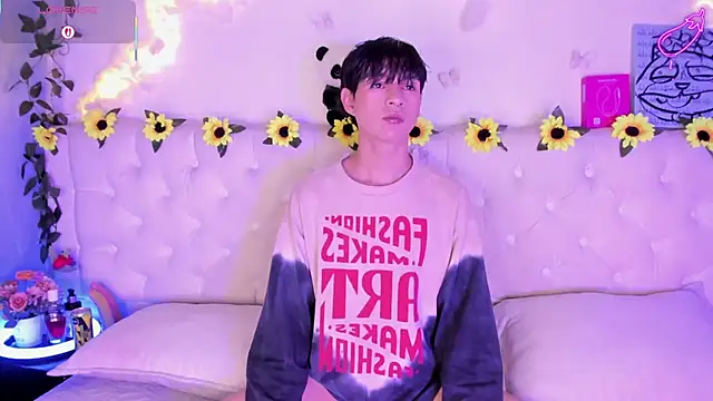 Snapshot of AleAurarashi chatting on 02-17-26, 04:53 AleAurarashi online show from 02-17-26, 04:53