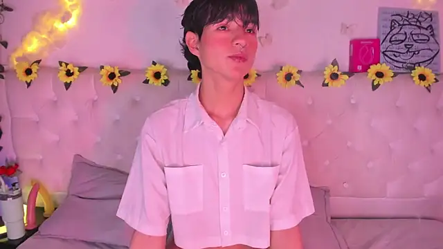 Snapshot of AleAurarashi chatting on 02-20-26, 04:42 AleAurarashi online show from 02-20-26, 04:42