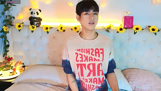 Snapshot of AleAurarashi chatting on 03-13-26, 03:57 AleAurarashi online show from 03-13-26, 03:57