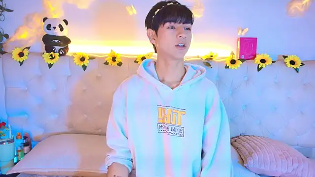 Snapshot of AleAurarashi chatting on 03-14-26, 04:40 AleAurarashi online show from 03-14-26, 04:40