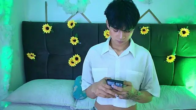 AleAurarashi online show from 04-28-26, 04:06