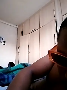 Snapshot of sxhppy chatting on 10-25-25, 03:36 sxhppy online show from 10-25-25, 03:36