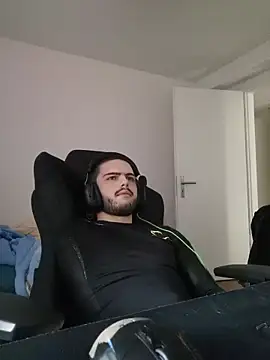 Snapshot of EyesNeverLies chatting on 10-31-25, 07:42 EyesNeverLies online show from 10-31-25, 07:42