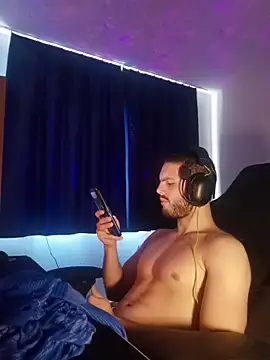 Snapshot of EyesNeverLies chatting on 12-01-25, 10:42 EyesNeverLies online show from 12-01-25, 10:42