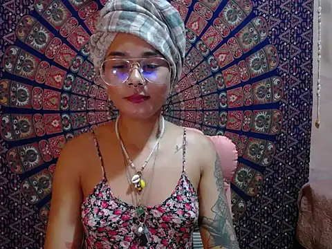 Snapshot of Delliriummm chatting on 03-06-26, 08:44 Delliriummm online show from 03-06-26, 08:44