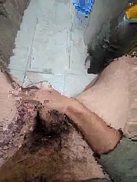 Snapshot of WelloffUpthrow chatting on 12-15-25, 04:06 WelloffUpthrow online show from 12-15-25, 04:06