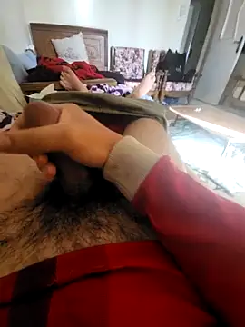 Snapshot of WelloffUpthrow chatting on 12-16-25, 07:24 WelloffUpthrow online show from 12-16-25, 07:24