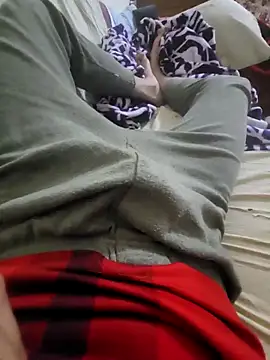 Snapshot of WelloffUpthrow chatting on 12-17-25, 12:05 WelloffUpthrow online show from 12-17-25, 12:05