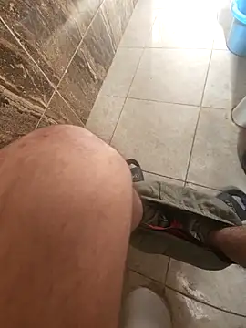 Snapshot of WelloffUpthrow chatting on 12-18-25, 08:09 WelloffUpthrow online show from 12-18-25, 08:09