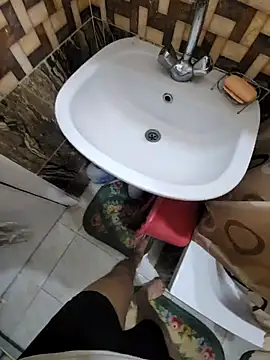 Snapshot of WelloffUpthrow chatting on 02-17-26, 11:00 WelloffUpthrow online show from 02-17-26, 11:00