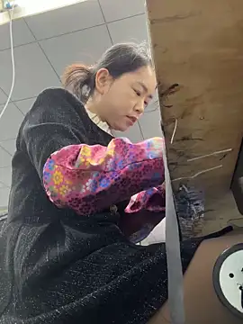 Snapshot of DHJM168 chatting on 11-19-25, 01:38 DHJM168 online show from 11-19-25, 01:38