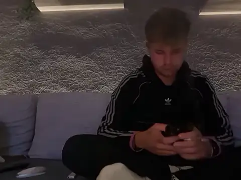 Snapshot of RioBlaze chatting on 10-27-25, 09:08 RioBlaze online show from 10-27-25, 09:08