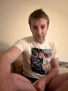 Snapshot of blueblondguy chatting on 10-21-25, 05:46 blueblondguy online show from 10-21-25, 05:46