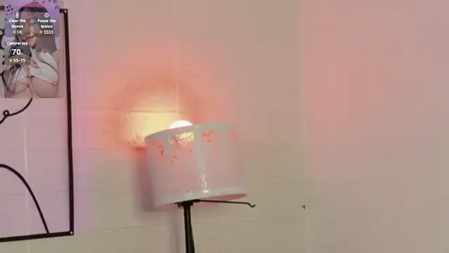 Snapshot of VioletBlacke_ chatting on 05-28-26, 01:41 VioletBlacke online show from 05-28-26, 01:41