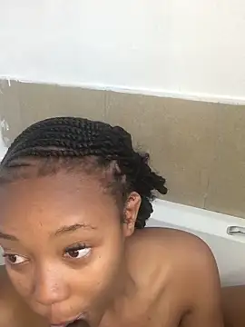 Snapshot of Sprinkle_Q chatting on 09-19-25, 01:34 Sprinkle Q online show from 09-19-25, 01:34