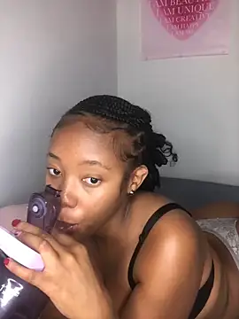 Snapshot of Sprinkle_Q chatting on 10-01-25, 11:22 Sprinkle Q online show from 10-01-25, 11:22