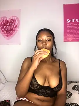 Snapshot of Sprinkle_Q chatting on 10-13-25, 10:10 Sprinkle Q online show from 10-13-25, 10:10