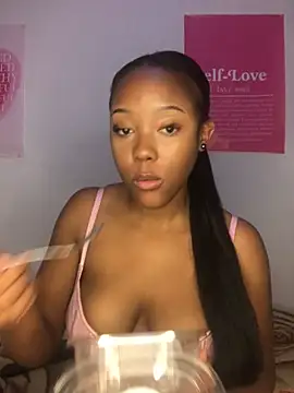 Snapshot of Sprinkle_Q chatting on 10-24-25, 10:28 Sprinkle Q online show from 10-24-25, 10:28