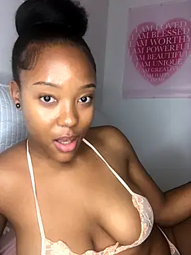 Snapshot of Sprinkle_Q chatting on 10-28-25, 10:45 Sprinkle Q online show from 10-28-25, 10:45