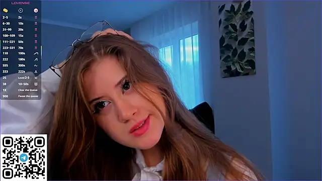 Orivienne online show from 09-19-25, 06:37