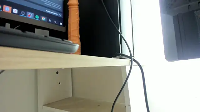 Snapshot of galactica_ chatting on 10-29-25, 11:45 galactica online show from 10-29-25, 11:45