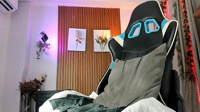 Snapshot of galactica_ chatting on 12-02-25, 11:26 galactica online show from 12-02-25, 11:26