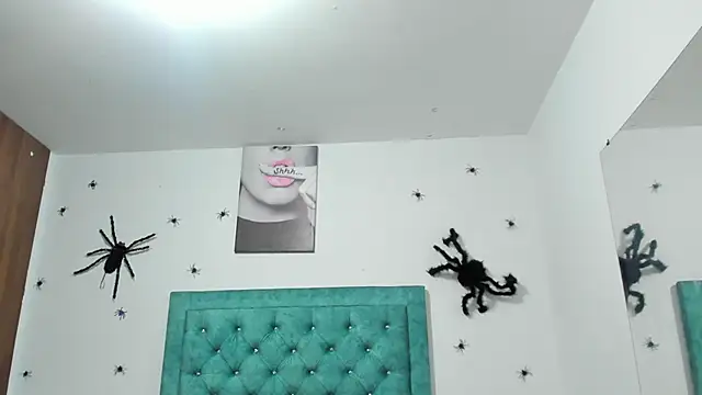 Rihanna hotx online show from 10-21-25, 03:07