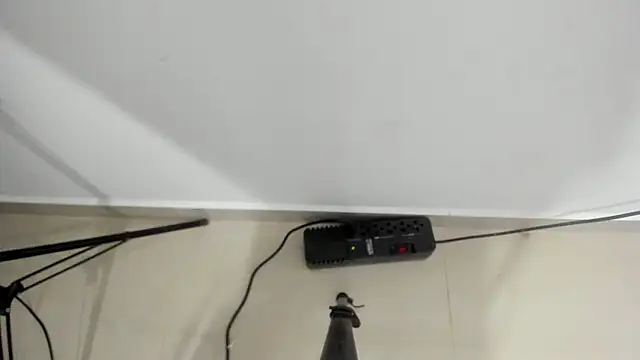 Rihanna hotx online show from 12-19-25, 03:02