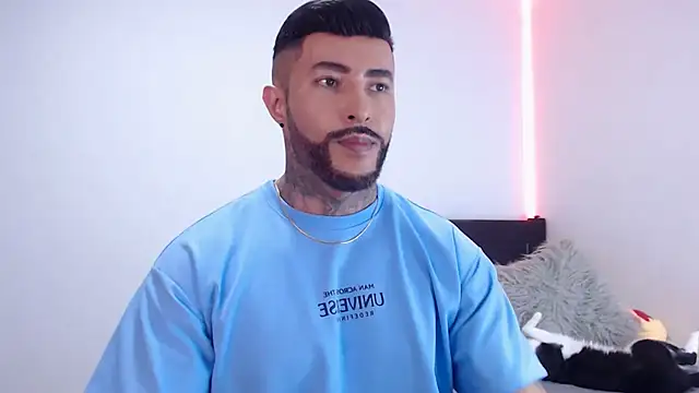 andrea de lucaa online show from 10-28-25, 04:05