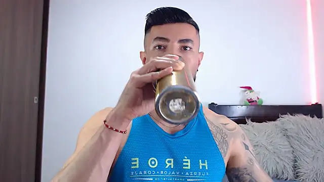 Snapshot of andrea_de_lucaa chatting on 12-14-25, 04:29 andrea de lucaa online show from 12-14-25, 04:29