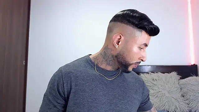 Snapshot of andrea_de_lucaa chatting on 12-16-25, 02:16 andrea de lucaa online show from 12-16-25, 02:16