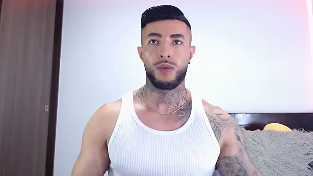 Snapshot of andrea_de_lucaa chatting on 12-19-25, 01:34 andrea de lucaa online show from 12-19-25, 01:34