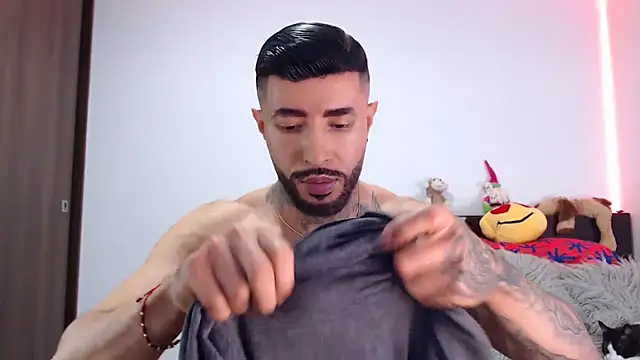 Snapshot of andrea_de_lucaa chatting on 01-06-26, 04:05 andrea de lucaa online show from 01-06-26, 04:05