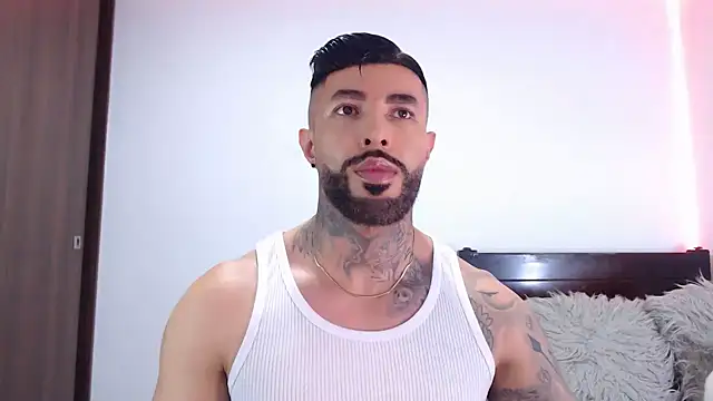 Snapshot of andrea_de_lucaa chatting on 01-18-26, 04:05 andrea de lucaa online show from 01-18-26, 04:05