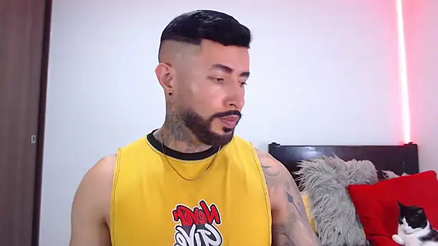 Snapshot of andrea_de_lucaa chatting on 02-05-26, 12:26 andrea de lucaa online show from 02-05-26, 12:26