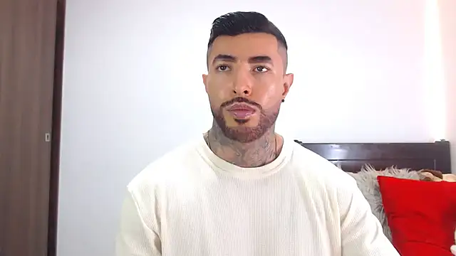 Snapshot of andrea_de_lucaa chatting on 02-17-26, 02:30 andrea de lucaa online show from 02-17-26, 02:30