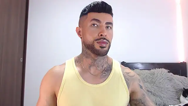 Snapshot of andrea_de_lucaa chatting on 02-19-26, 03:46 andrea de lucaa online show from 02-19-26, 03:46