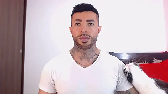 Snapshot of andrea_de_lucaa chatting on 03-04-26, 02:50 andrea de lucaa online show from 03-04-26, 02:50