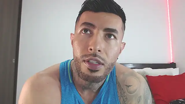 Snapshot of andrea_de_lucaa chatting on 03-06-26, 03:36 andrea de lucaa online show from 03-06-26, 03:36