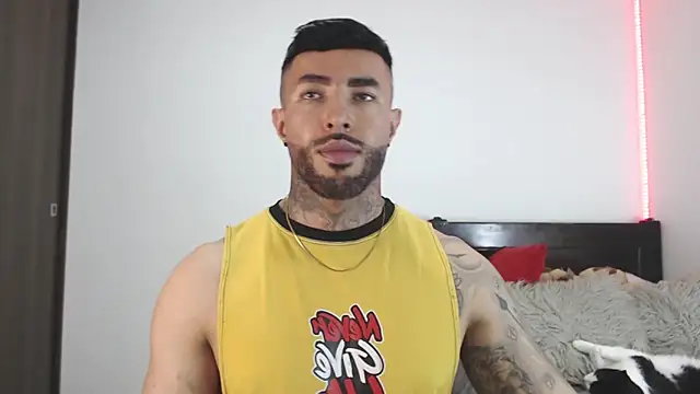 Snapshot of andrea_de_lucaa chatting on 03-09-26, 03:21 andrea de lucaa online show from 03-09-26, 03:21